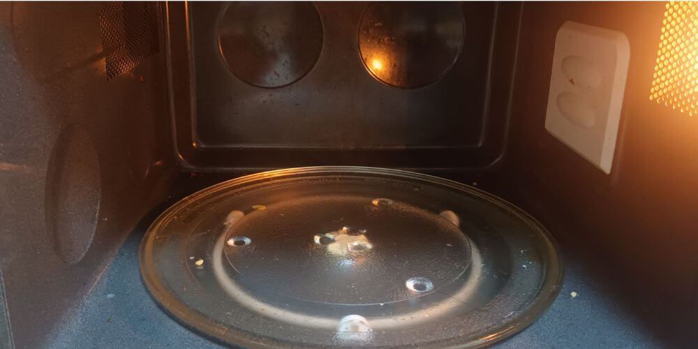 dirty microwave oven, microwave cleaning, cleaning microwave, office microwave, office cleaning Melbourne, photo of dirty microwave